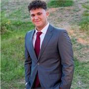 Soy un chico joven que quiere ayudar a los que mas le cuesten con esta asignatura. Soy puntual y hago las clases mas amenas